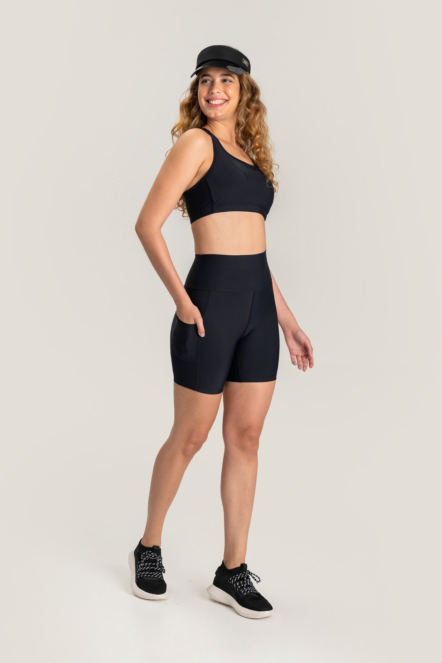 Essential Intense Slim Bermuda
