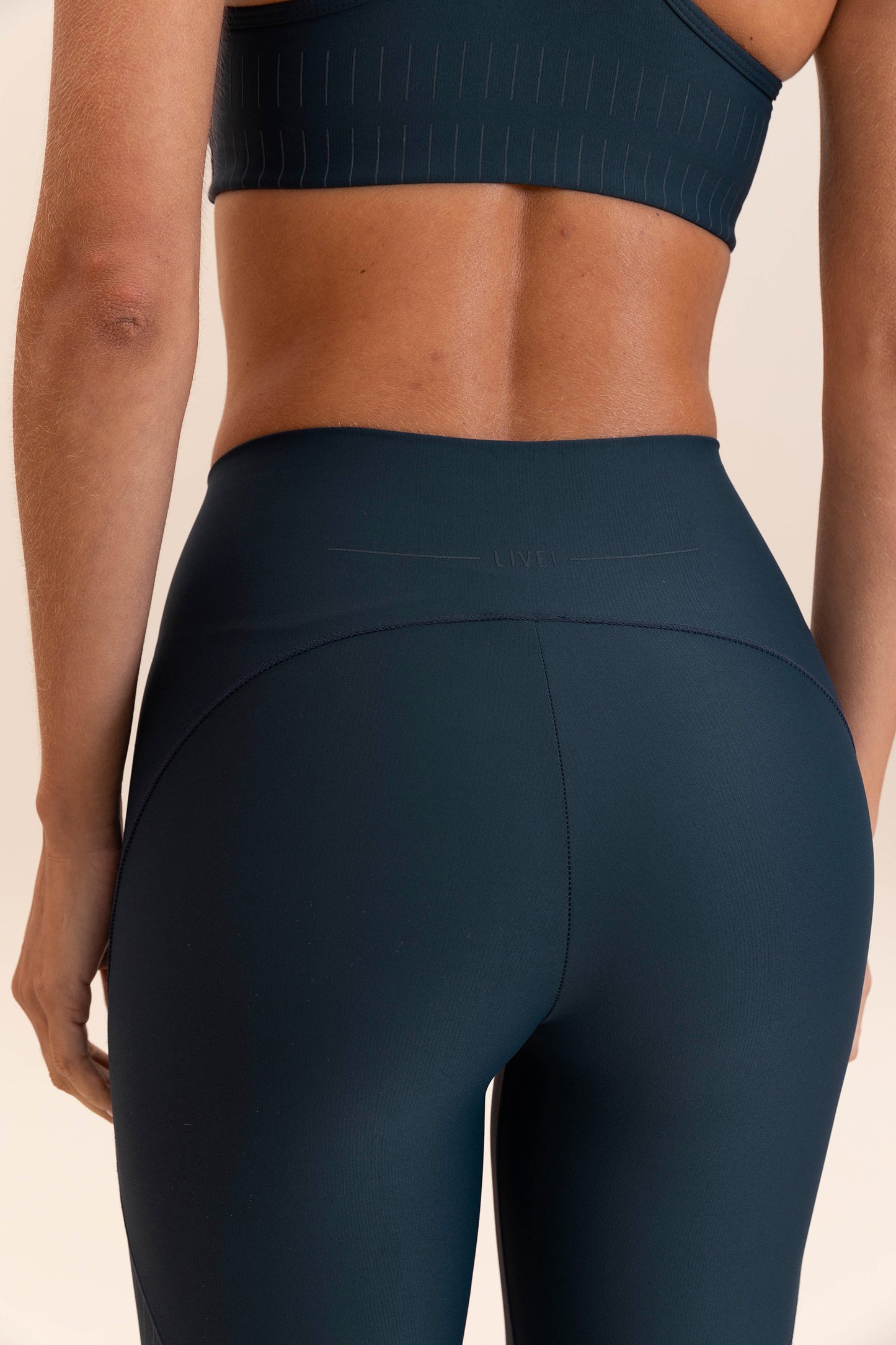 Fast Allure Mat Leggings