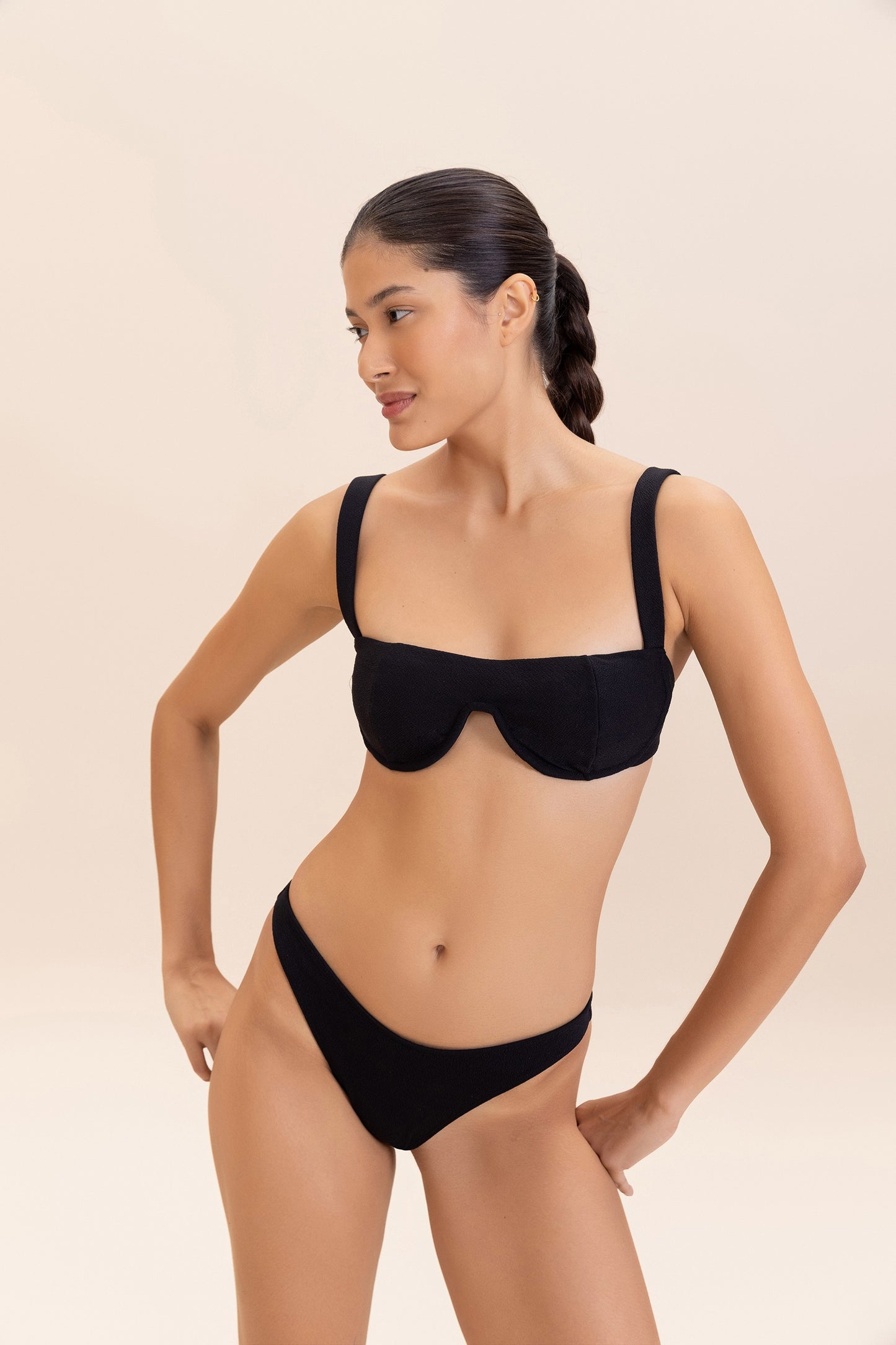 Wavy String Delta Wing Bottom