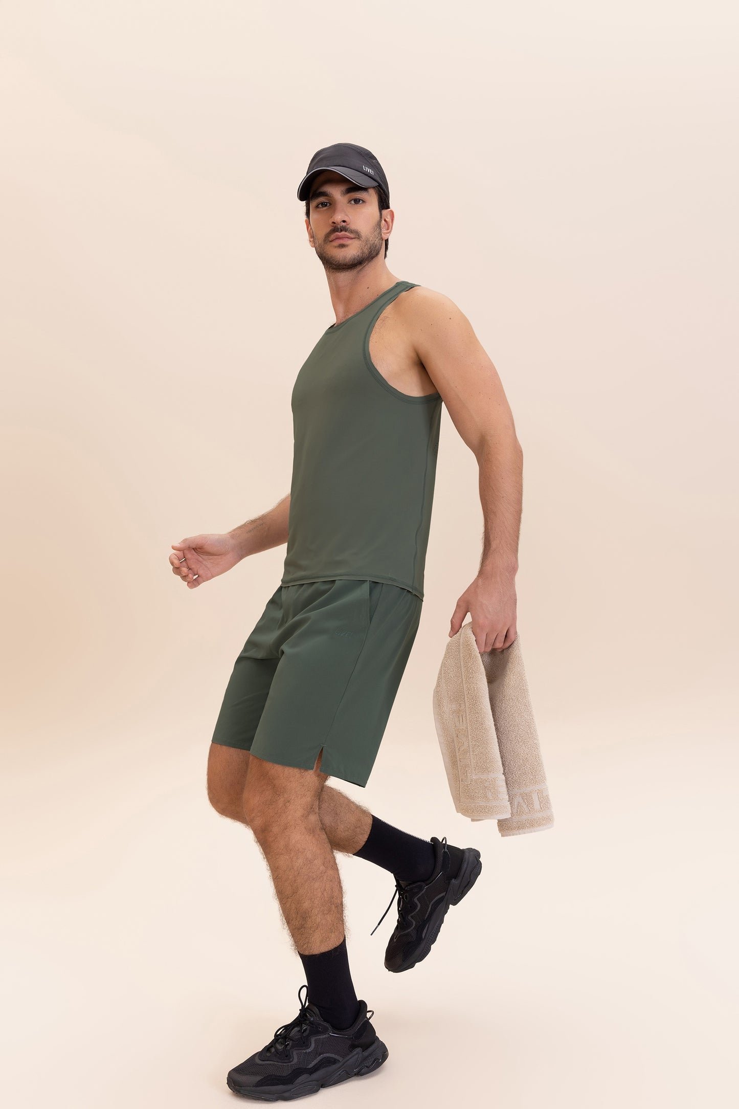 Move 8" Nylon Tech Shorts Men