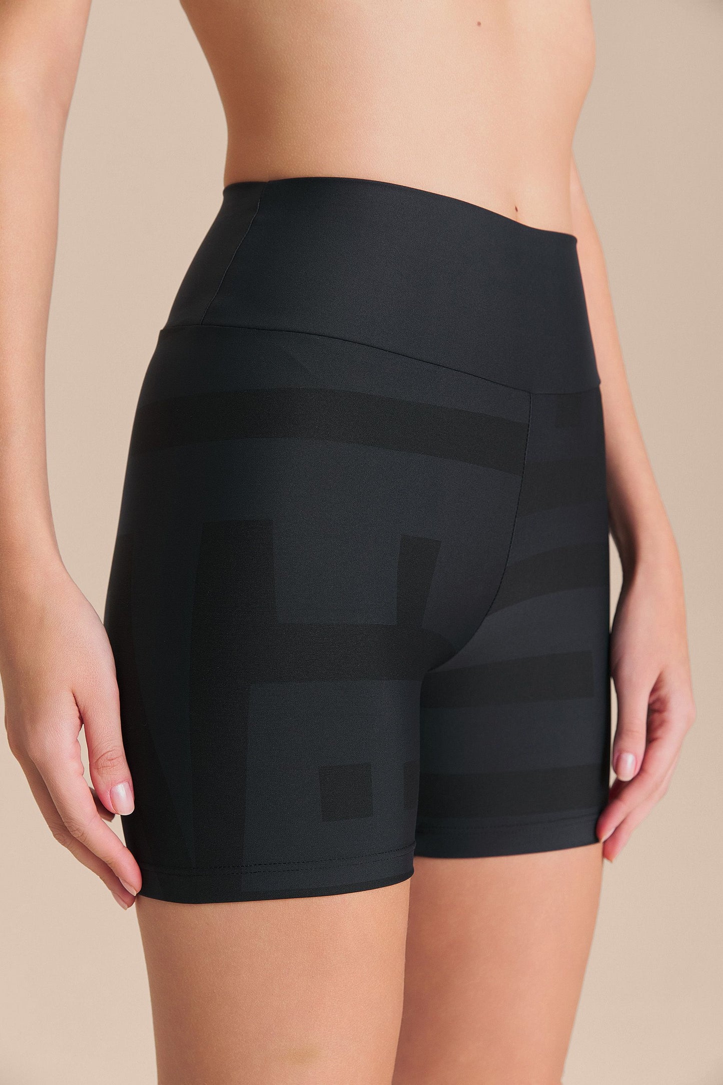 Maxi LIVE! Short