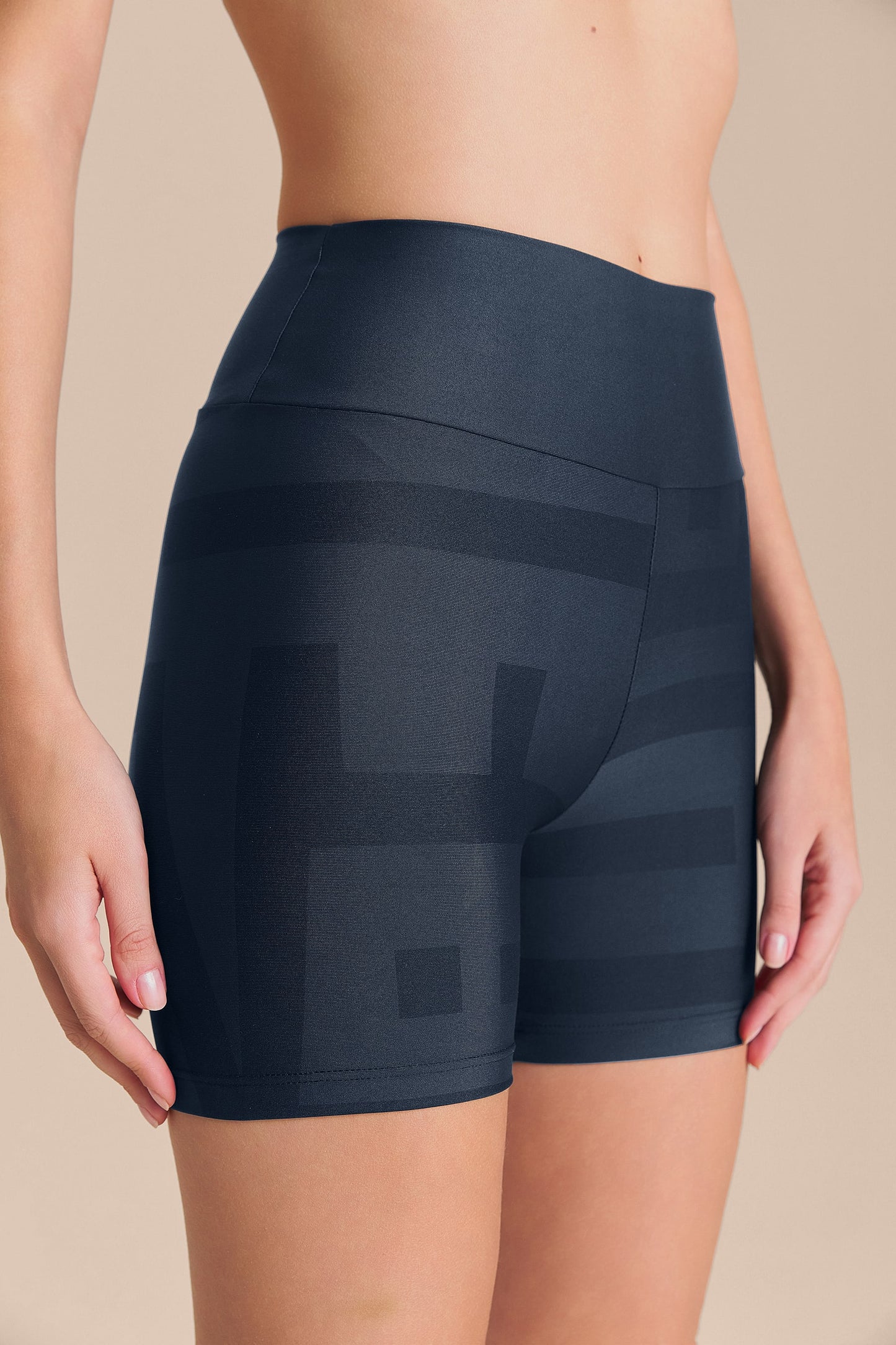 Maxi LIVE! Short