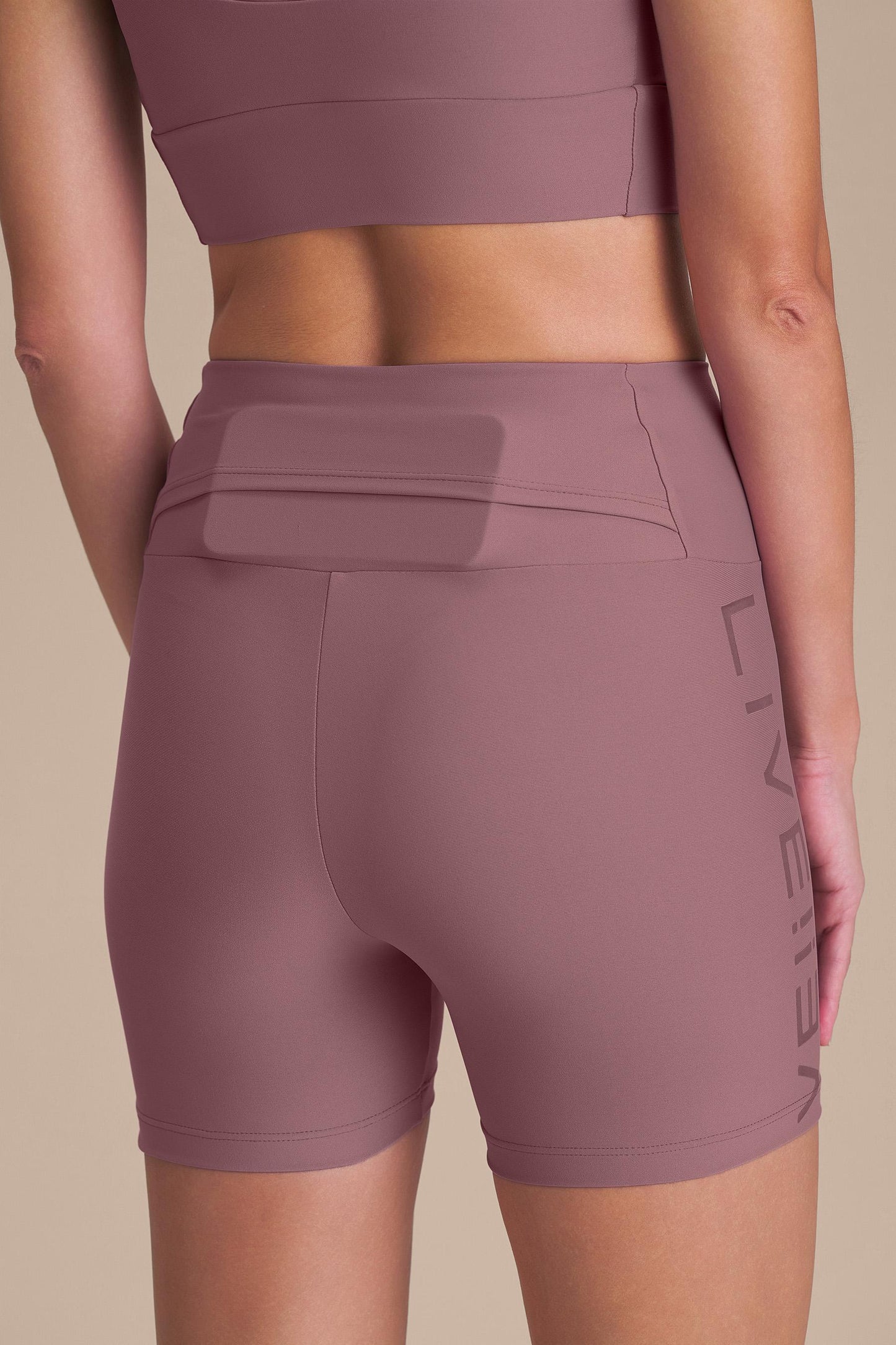 LIVE! Icon Neo Short
